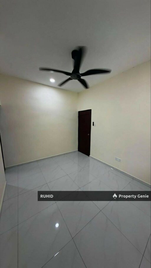 Corner Lot Single Storey House, Taman Sri Pulai – Freehold, 2,000 Sqft