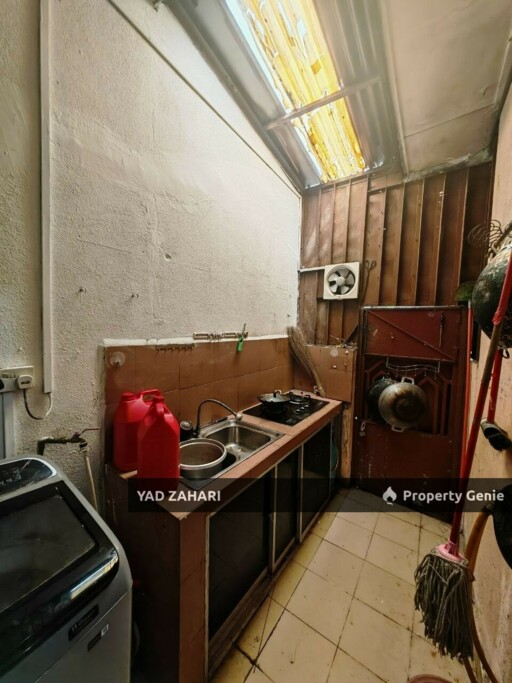 Seksyen 7, Shah Alam | 2-Storey Terrace 4+1 Rooms | RM675K - Facing Open, Extended Kitchen and Gated Guarded