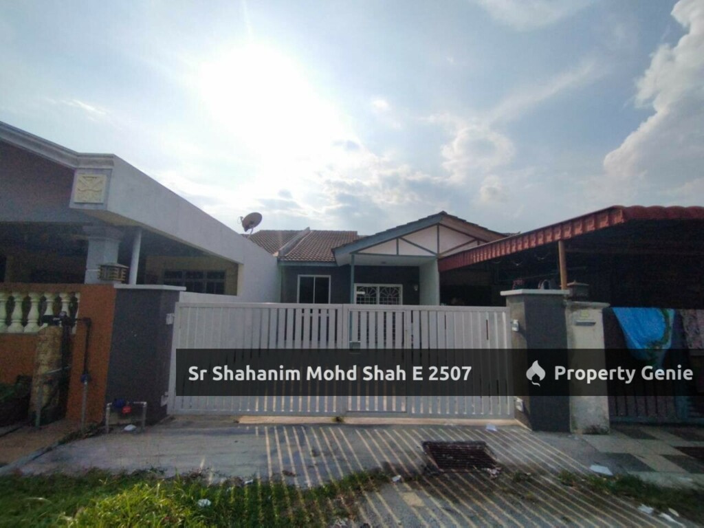 Single Storey Terrace Jalan Widuri Bukit Beruntung Rawang Selangor ( Facing open)