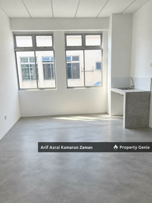 [2-Storey Shop Lot for Sale] Intermediate Shop Lot @ Bandar Baru Salak Tinggi, Selangor | 1,400 sqft Built-up | 20' x 70' Land | Leasehold | Bumi Lot | RM600,000 (Negotiable)