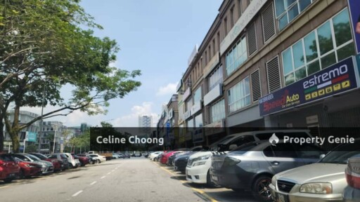 The strand shoplot C026