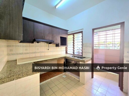 2 STOREY TAMAN PINGGIRAN  USJ 1 SUBANG JAYA