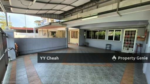 2.5 Storey House 6 Rooms - Facing Field - Good For Big Family