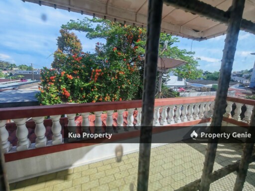 Double Storey Semi-Detached House For Rent! Located at Kenyalang, Near Spring
