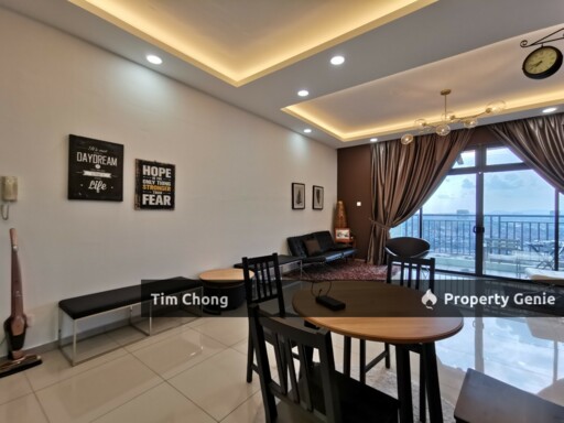 Taman Perling 8Scape周末假期房出租，高楼看下去就是菜园晚上夜景也超浪漫，齐全家具除了电视机，HomeStay风格，拉行李即可入住。