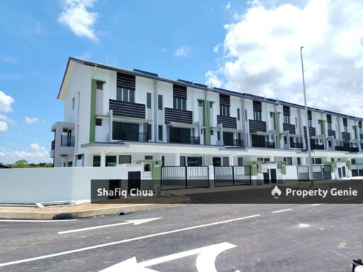 Brand New 3 Storey Terrace House @ Antara Gapi Serendah