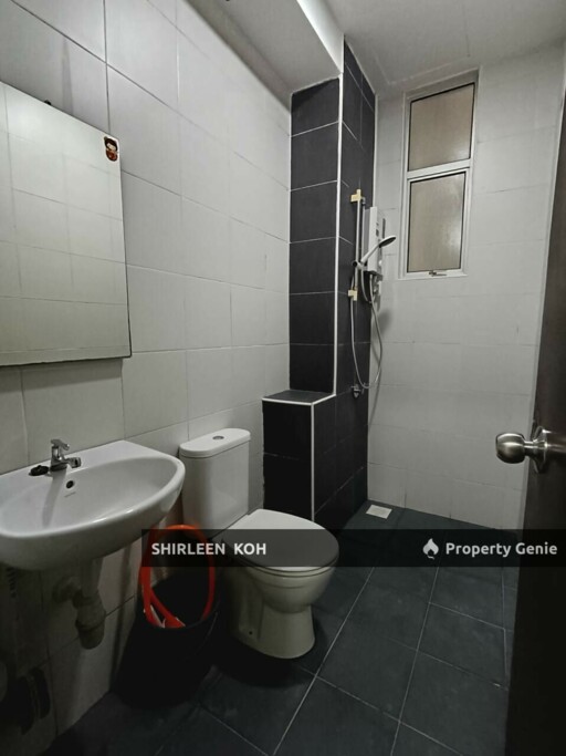 Female Room Renting at Suriamas Suites Condominium @ Larkin JB Town