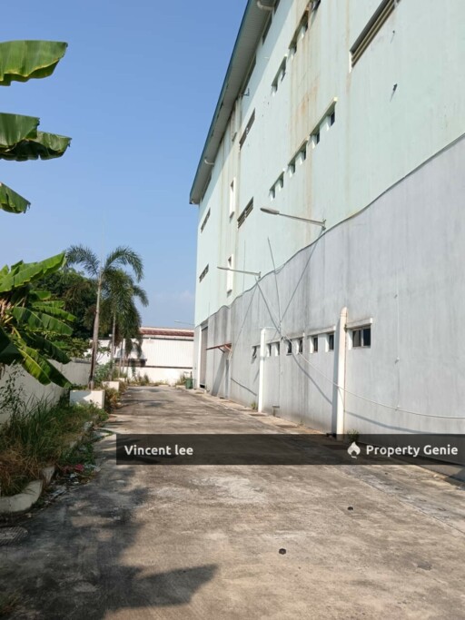 Taman Meranti Jaya, 4 Storey Warehouse Factory , 3 Ton Floor Loading, 40 Foot Container Access, with Cargo Lift, 100 Amp Power Supply, 23 Feet Height at Ground Floor, Prime Location, Easy Access to Hi