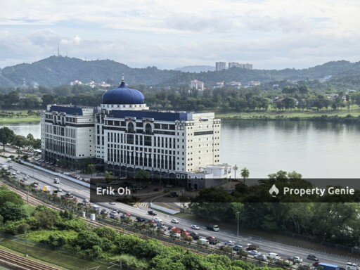 East Lake Residence Seri Kembangan for Sale Partial Furnish Comfort Living by the Lake, Next to MRT & UPM