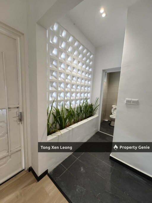 1 Storey @ Ujong Pasir For Sale !! Fully Renovated & Extended !!