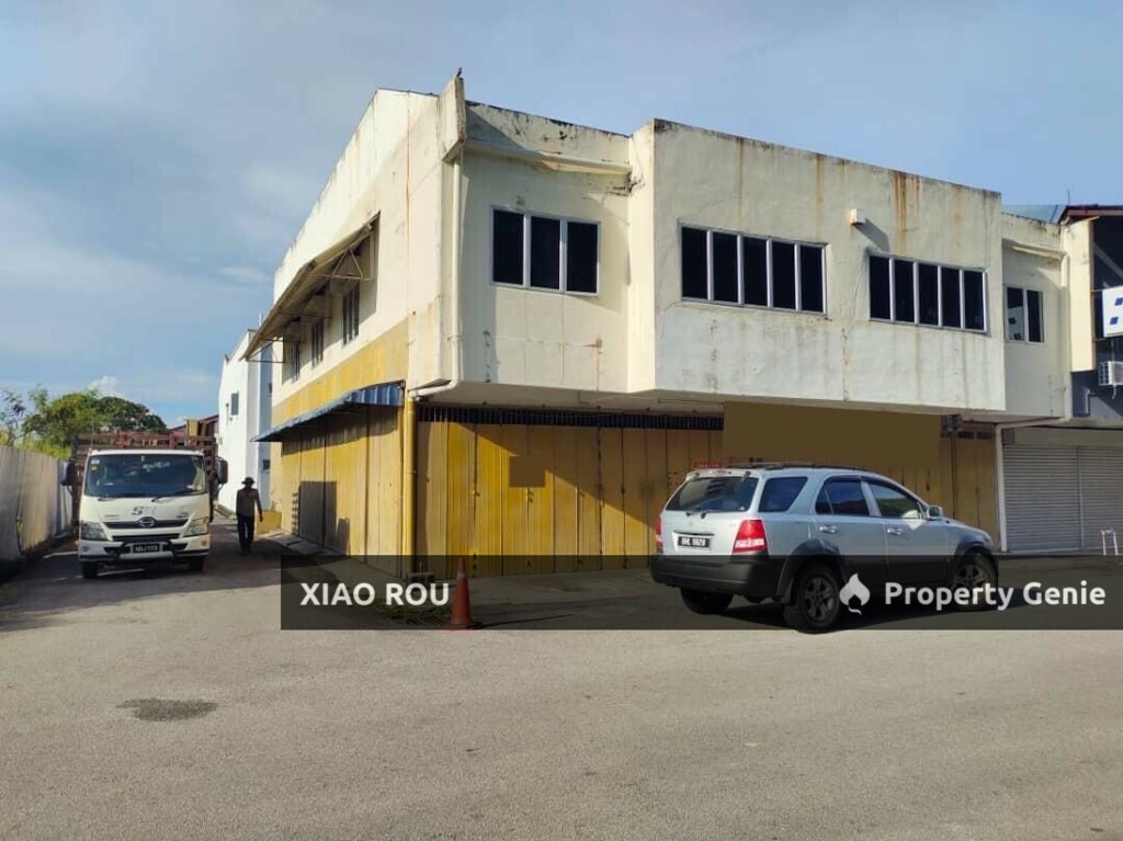 Taman merdeka double storey shop lot For Sale