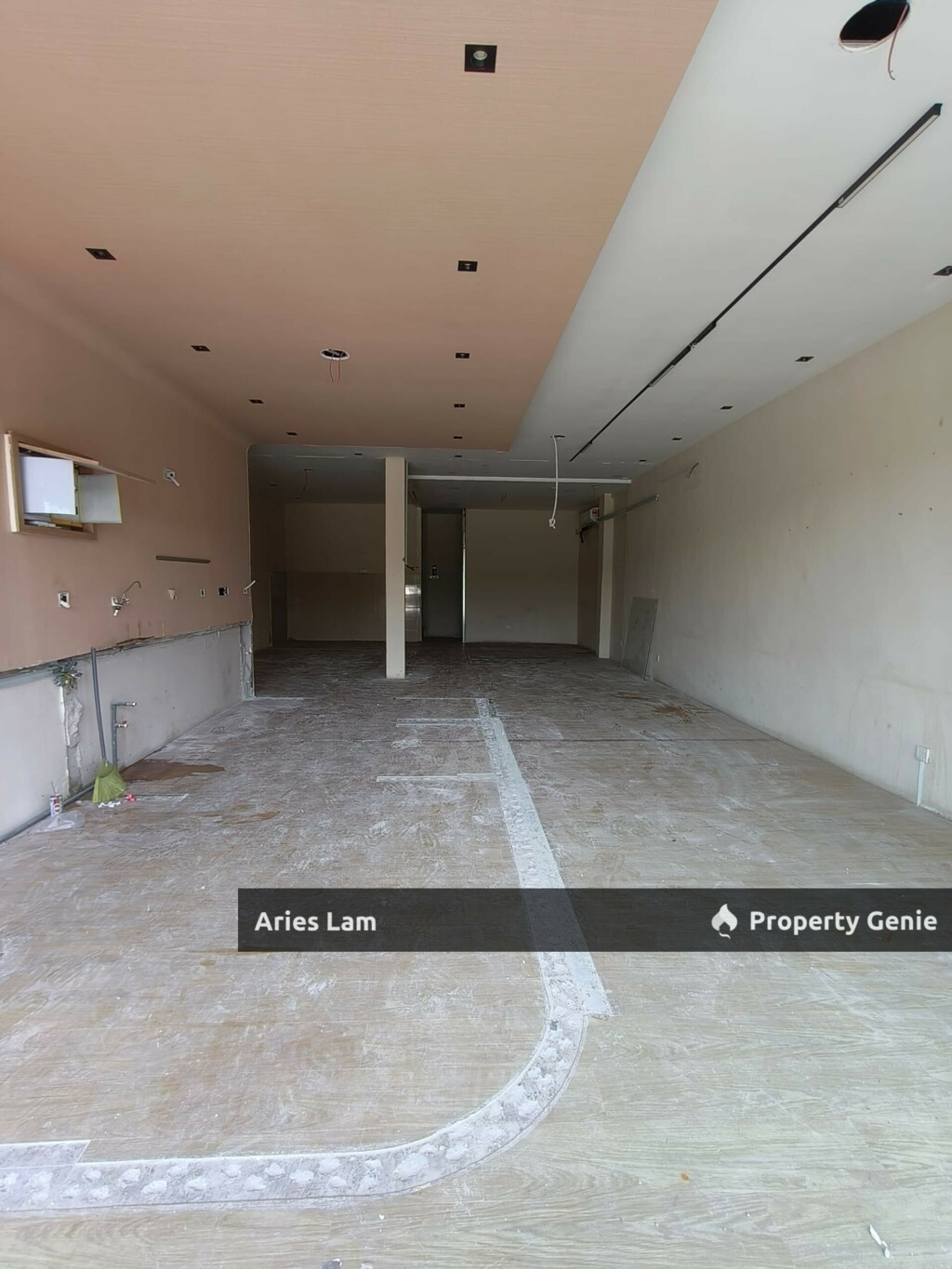 3 Storey Shoplot @ Johor Jaya / Jalan Dedap / Whole Block For Rent