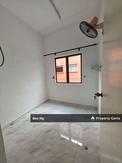 Pulai Utama / Low Cost Flat / Tingkat Pertama / Fully Renovate / Super Value