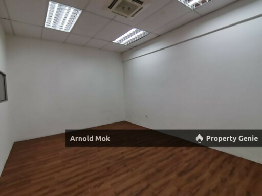 3 storey Shoplot (1st & 2nd floor) at Taman Molek for Rent