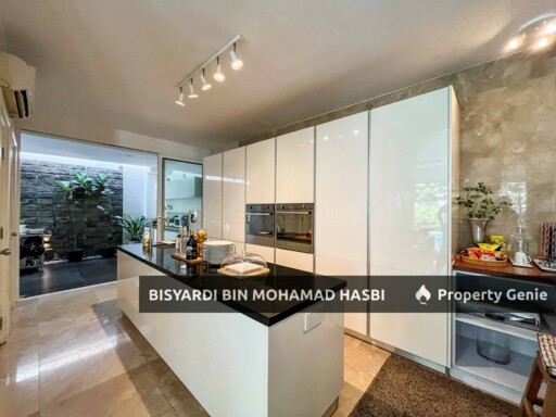 Fully Renovated With Swimming pool 3 Storey Corner Lot Semi D @ Changkat Kiara Bayu, Dutamas, Mont Kiara Kuala Lumpur .