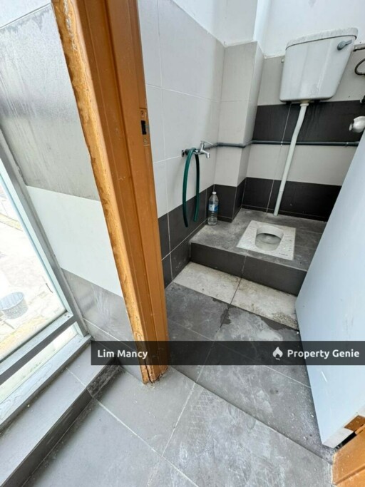 Tiong Nam Silc Gelang Patah Semi Detached Medium Industrial For Sale