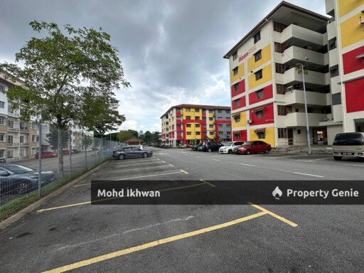 Semarak Apartment Setia Alam: Freehold 3 Bedroom Home