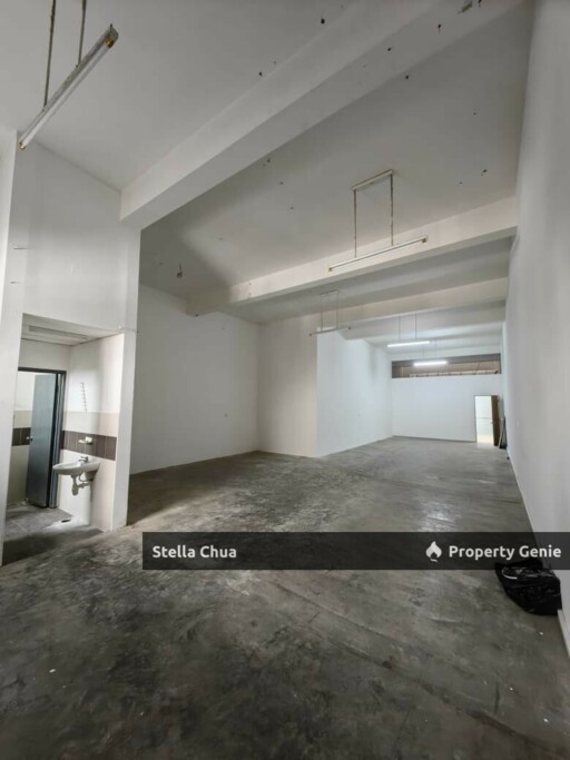 3 STOREY SHOP OFFICE IN JALAN SERI AUSTIN 3 FOR RENT