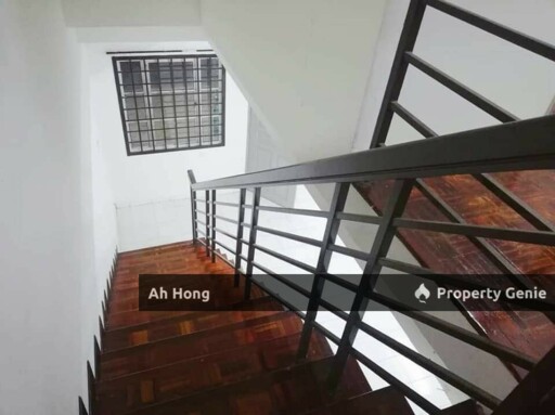 Bukit Indah / Double Storey / 4bedroom / Partially Furnished