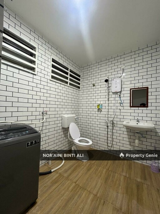 1 UNIT TERES SETINGKAT (END LOT) KG JAWA  KUANTAN PAHANG (FULL RENOVATED) PARTIAL FURNISHED.