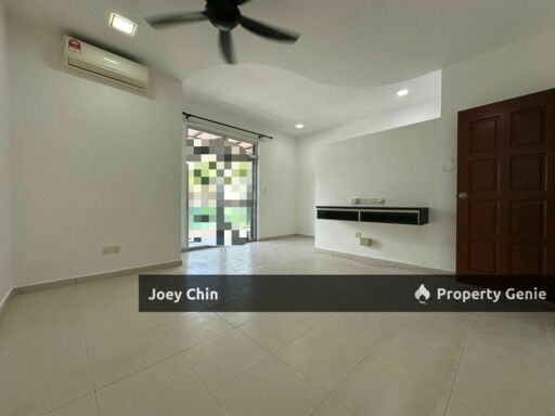 End Lot Renovated Terrace @ LA Garden Austin 18x65  4R3B  Freehold