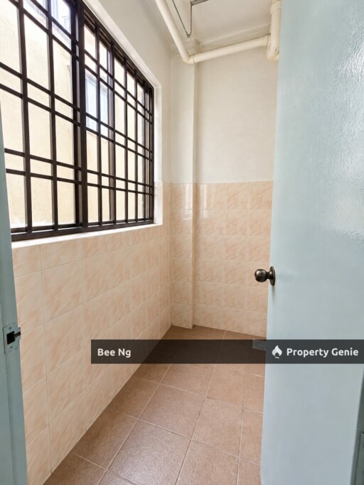 Taman Tampoi Utama / 3bedroom Flat Ground Floor / Full Loan