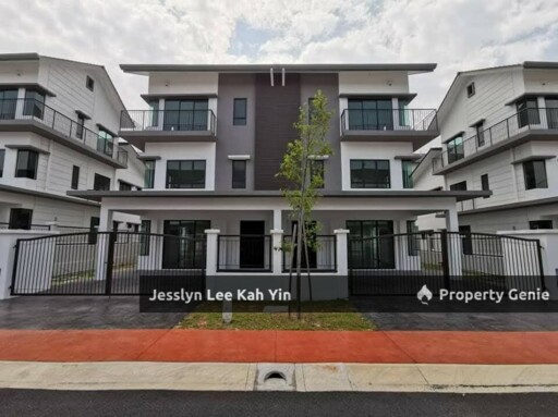 3 Storeys Semi D Cluster, Villa Astana Kajang Fully Furnished For Sale