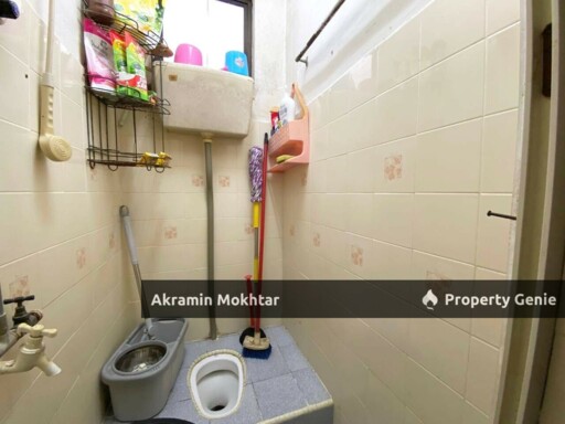 Fully Renovated | Double Storey Semi- D  Jalan Siakap Seksyen 17 Shah Alam .
