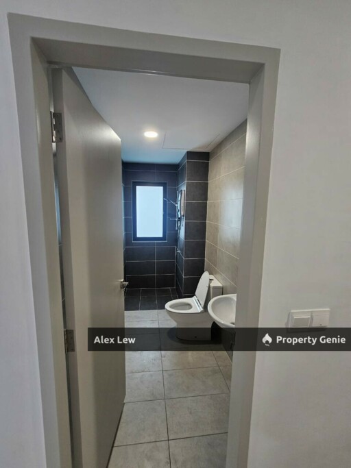 M Oscar Partial Furnished for Rent with 2 Carparks