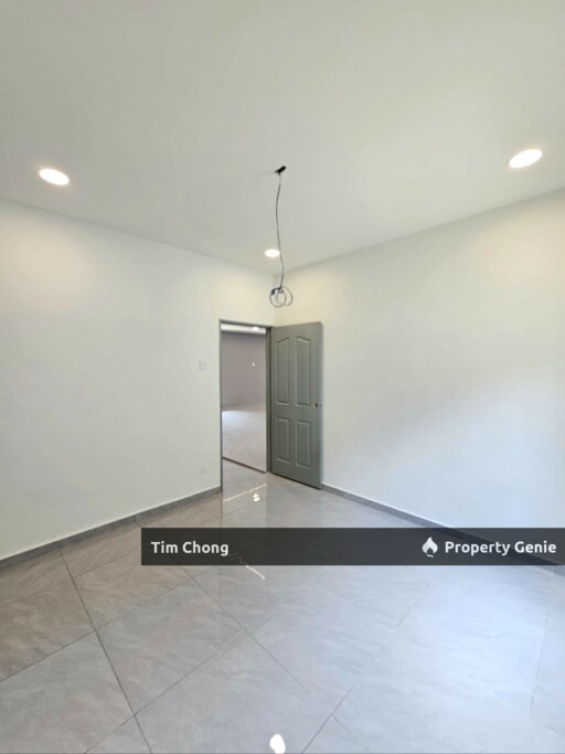 Kempas big single storey bungalow