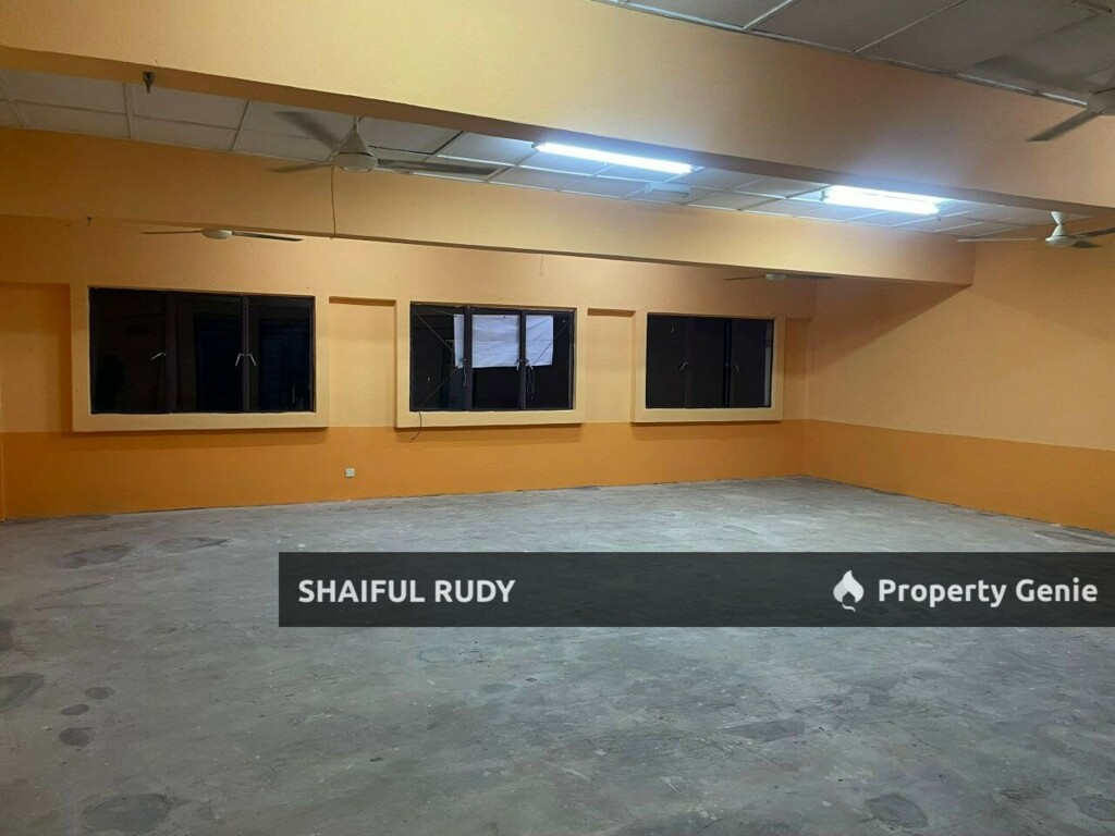 Want to sell. Ukay perdana shop office