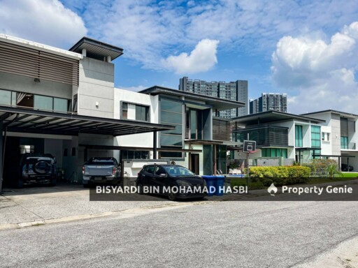 Fully Renovated & Fully Furnished Double  Storey Semi Detached Ficus Peak @ Denai Alam, Shah Alam.