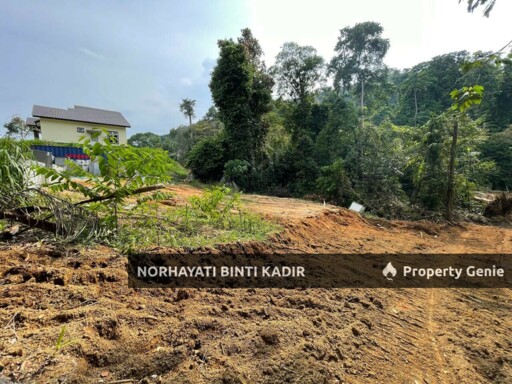 (HOT AREA) LOT BANGLO BESERAH BERHAMPIRAN KG DARAT SEKOLAH