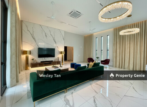 Luxury Designed 1.5 Storey Tiara Golf Corner Bungalow 8rooms Pond & Pool 24/7 Gated & Guarded