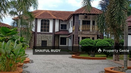 Bungalow with Private Pool @ Paya Jaras