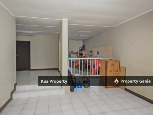 Double Storey Terrace Intermediate House For Sale Located at 3rd Mile, Lorong Pasir