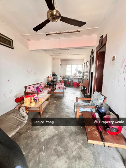 🔥For Sale🔥  Low Cost Flat @ Taman Ungku Tun Aminah Block 63 2 Bedrooms  1 Bathroom  494 sqft Level 4 Free Hold  Non Bumi  Unblock View   Asking Price：RM145k Bank Value：RM190k  欢迎来电 / Whatsapp了解详情
