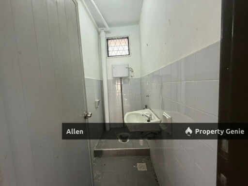 Bukit Kempas – Spacious 4BR Semi-D with Massive Land Area