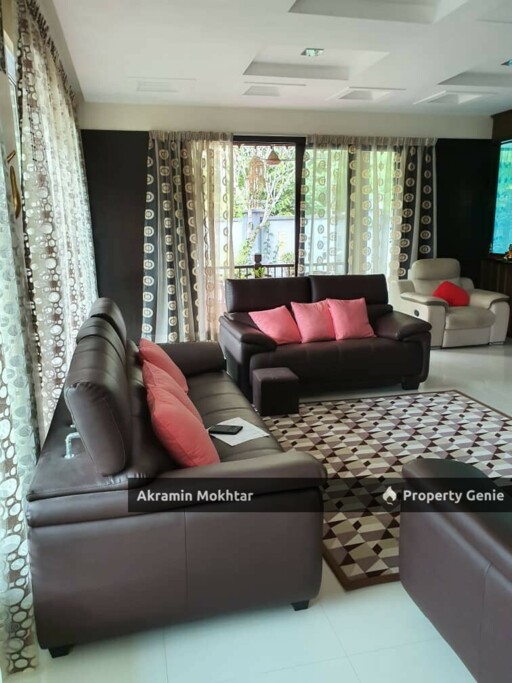 CORNER LOT & RENOVATED | LAMAN OAKLEAF 2.5 STOREY SUPERLINK