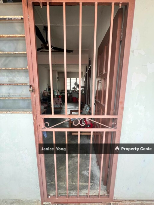 🔥For Sale🔥  Low Cost Flat @ Taman Ungku Tun Aminah Block 63 2 Bedrooms  1 Bathroom  494 sqft Level 4 Free Hold  Non Bumi  Unblock View   Asking Price：RM145k Bank Value：RM190k  欢迎来电 / Whatsapp了解详情