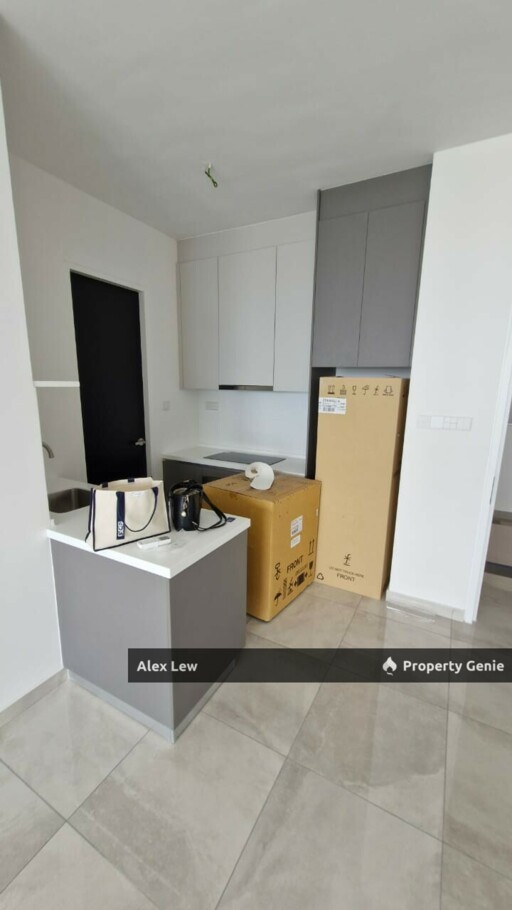 Kensho Residence Brand New Unit For Sales with 2 Carparks, KL City View, near Supermarket, Restaurant, and Cafe. Easy Access to Main Road to PJ and KL.