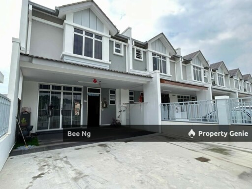 Sapphire Hills/Kangkar Pulai/double Storey Terrace End Lot/Unblock