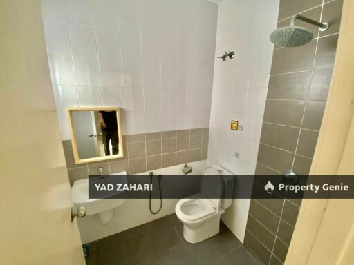 D'Kayangan, Shah Alam | 2-Storey Superlink 5+1 Bedrooms | RM1.25M - Renovated and Non Bumi Lot