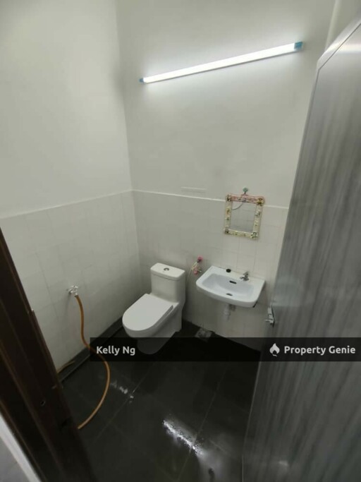 2 Sty Renovated House With Air Cond & Water Heater Att Tmn Sri Indah Klang For Rent
