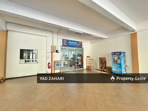Villa Park, Seri Kembangan | RM330K -  Nicely Renovated, Semi Furnished & Unit Near Lift