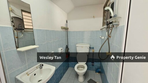 1.5 Corner Townhouse Cheng Freehold 3rooms Extra Parking No Face House