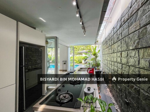 Fully Renovated With Swimming pool 3 Storey Corner Lot Semi D @ Changkat Kiara Bayu, Dutamas, Mont Kiara Kuala Lumpur .