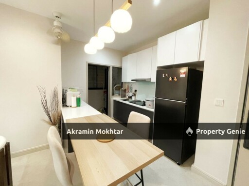 Fully Renovated, Fully Furnished & 2 Parking | Lake Haven Residence, Taman Putra Perdana, Puchong