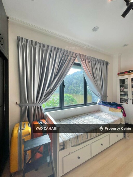 Semi-furnished Double Storey Zero Lot Bungalow Next to the Natural Lake, Perdana Heights