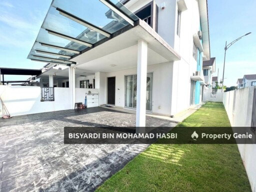 End Lot Extra Land 2 Storey Serenia City Amani, Sepang.